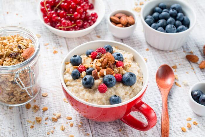 Un porridge riche en fibre et en fruits