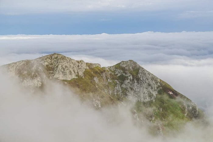 Les crètes des montagnes sur le parcours offre un panorama unique aux coureurs de l'ultra trail 