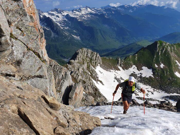 bâtons de trail pour gravir les pentes difficiles.