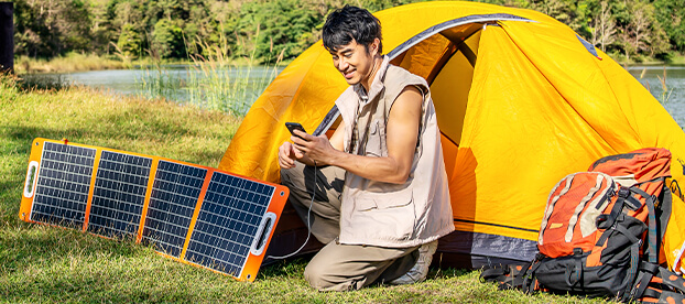 Recharge en camping avec le panneau solaire Xmoove